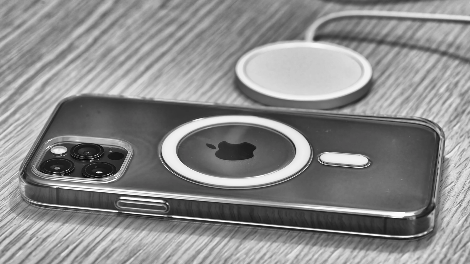 Nabíječka Apple MagSafe a iPhone