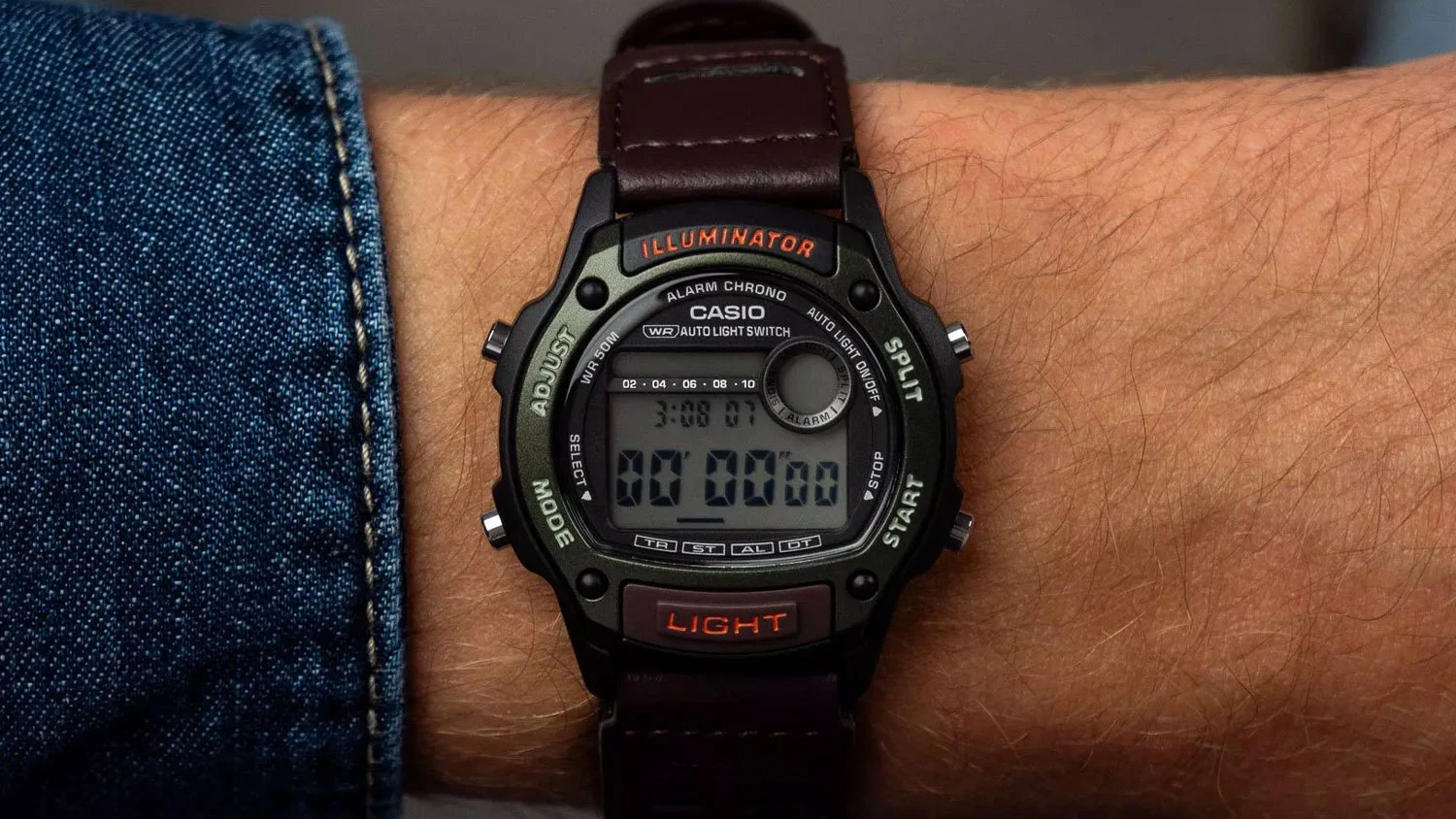Náramkové hodinky Casio W-220HF-3AVEF na ruce