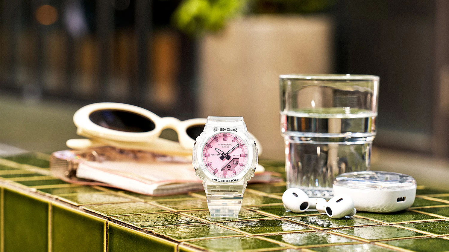 Náramkové hodinky Casio EFR-575D-4AEF na dlaždičkách s kosmetikou. 15054939-3