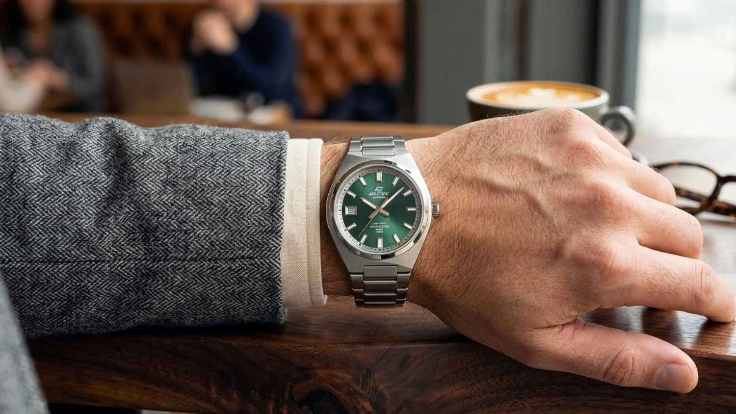 Hodinky Casio EFB-109D-3AVEF na mužské ruce