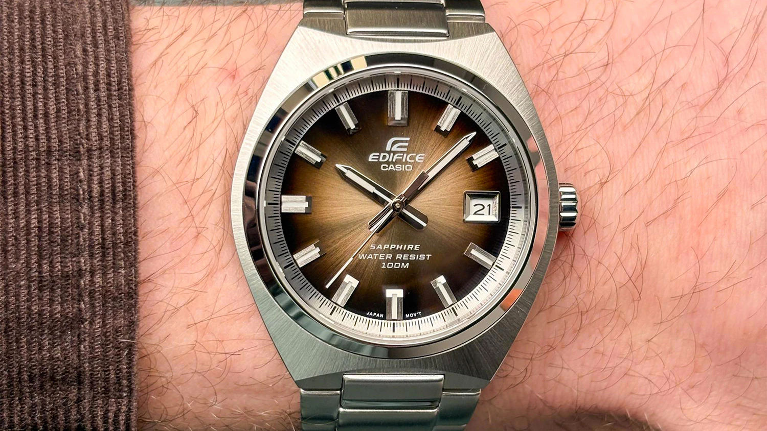 Hodinky Casio EFB-109D-5AVEF na mužské ruce
