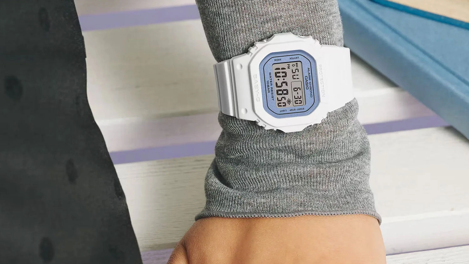 Dámské náramkové hodinky Casio BGD-565SC-2BER na ruke