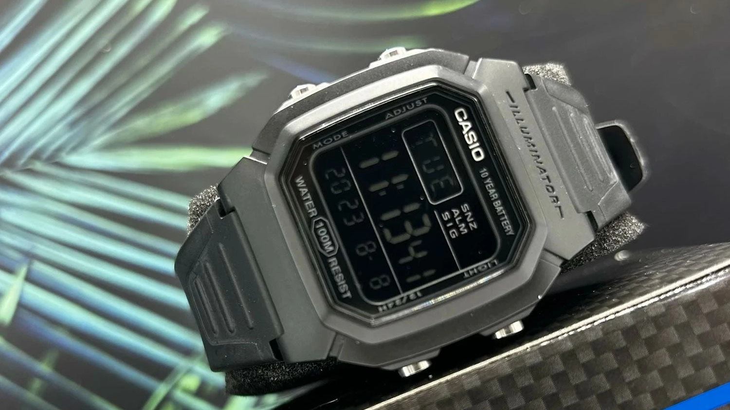 Vystaven&eacute; n&aacute;ramkov&eacute; hodinky Casio