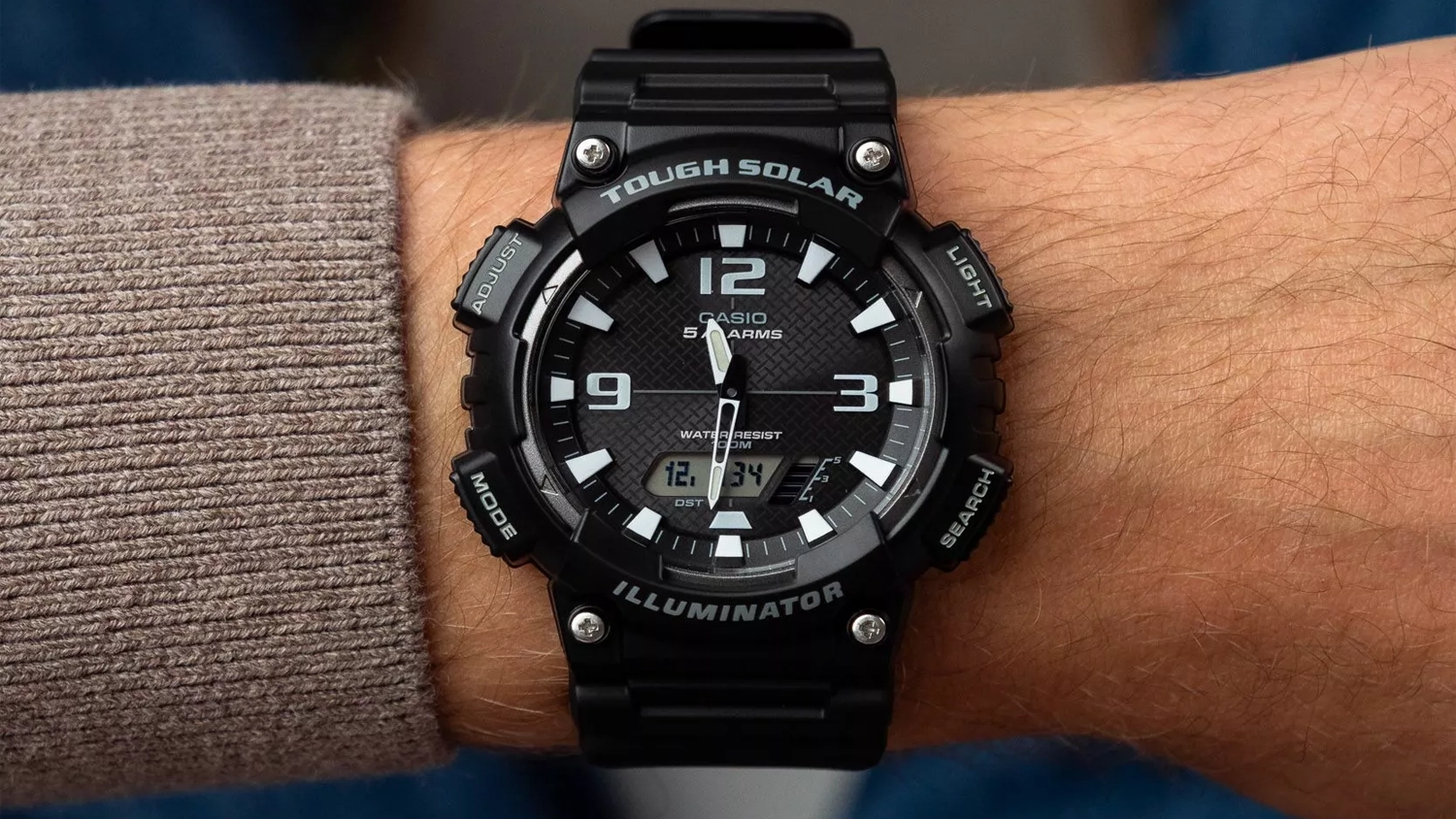P&aacute;nsk&eacute; hodinky Casio Tough Solar Sport AQ-S810W-1AVEF čierne na ruke