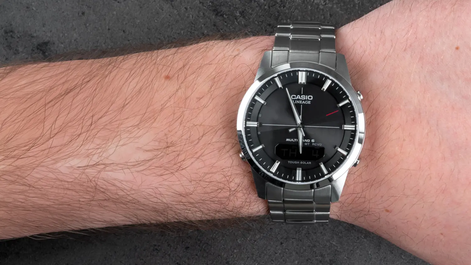Hodinky Casio LINEAGE LCW-M170D-1AER na ruce