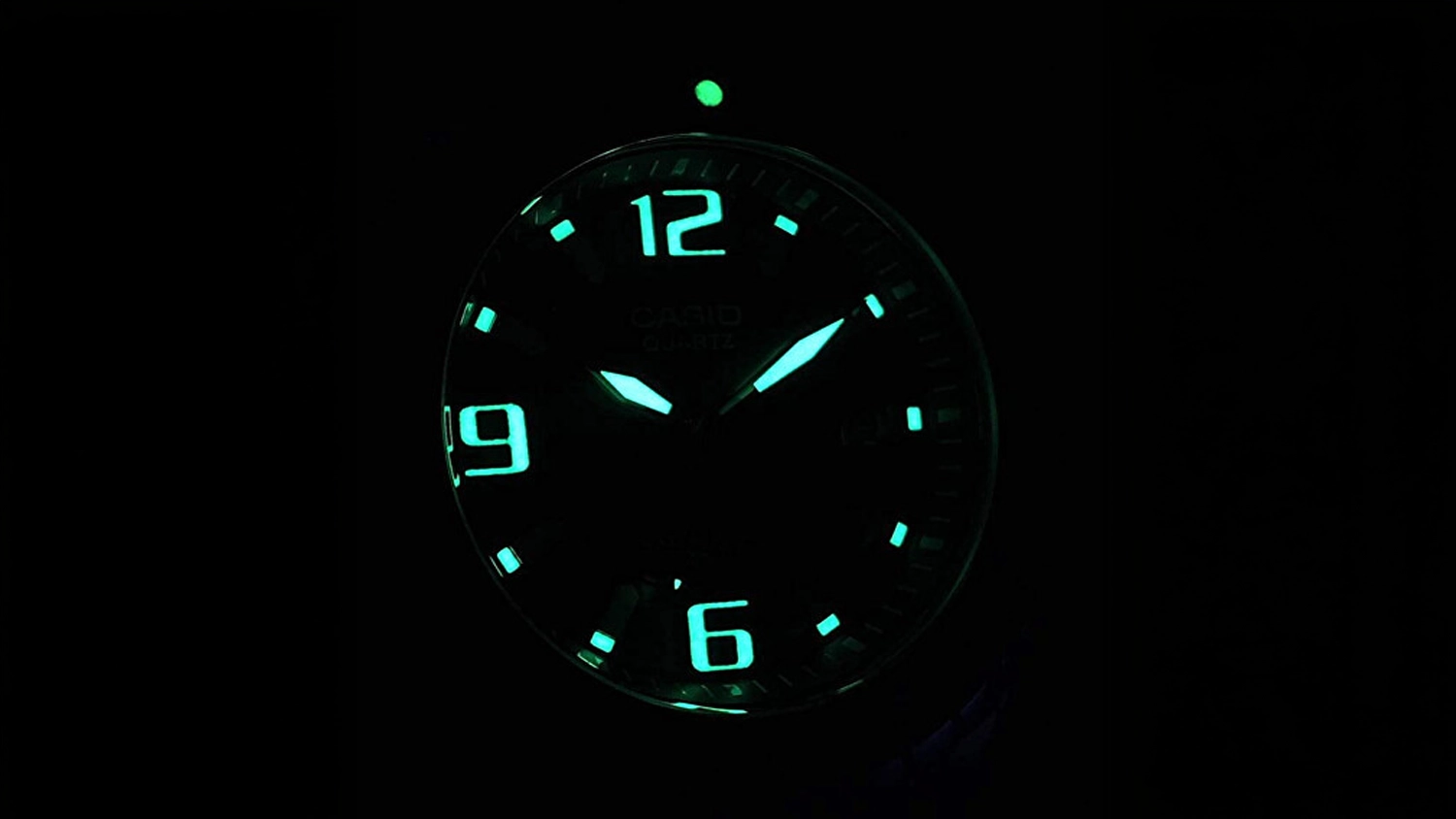Luminiscenčn&yacute; cifern&iacute;k hodiniek Casio