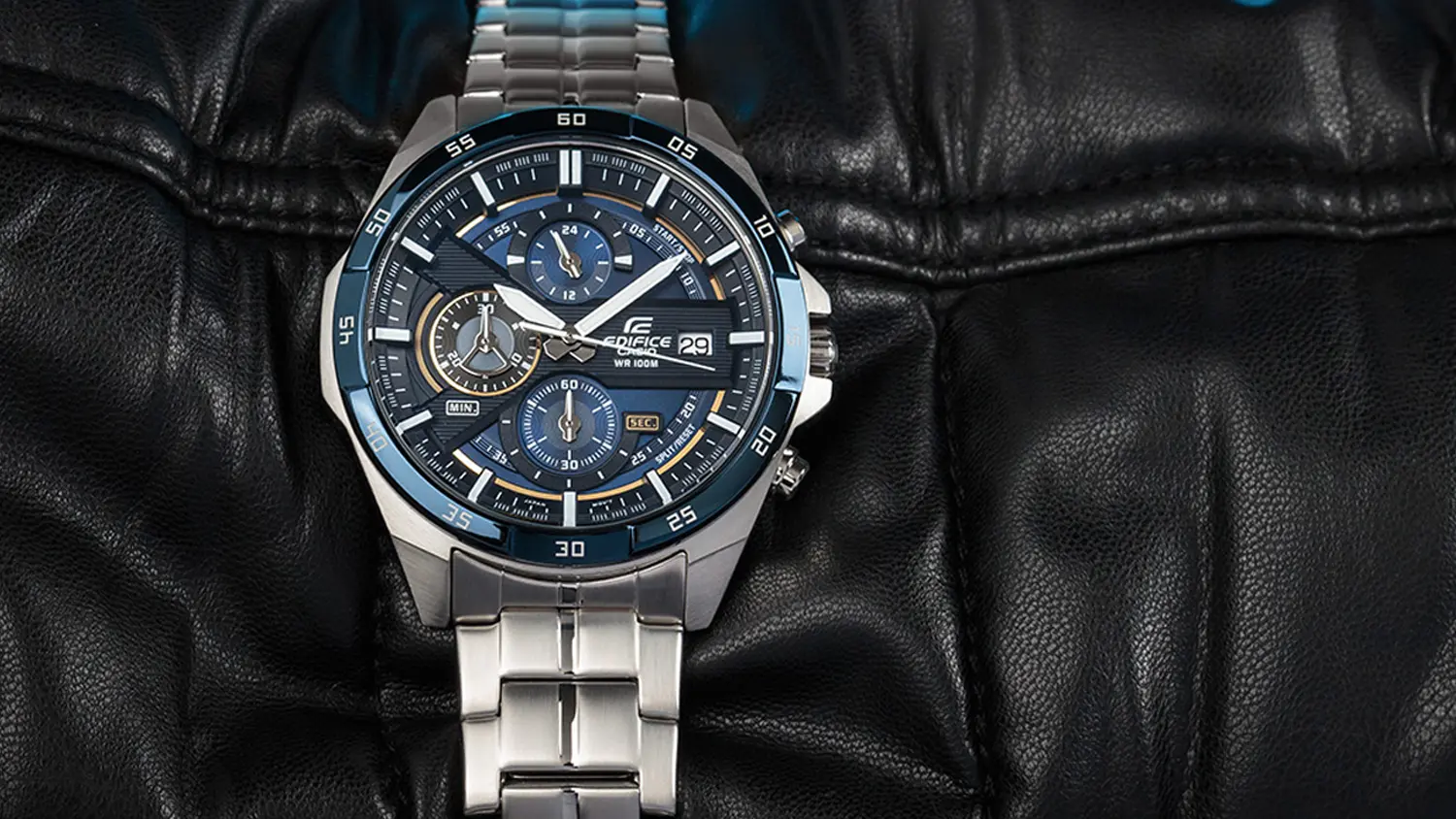P&aacute;nsk&eacute; hodinky Casio EFR-556DB-2AVUEF z prav&eacute;ho &uacute;hlu