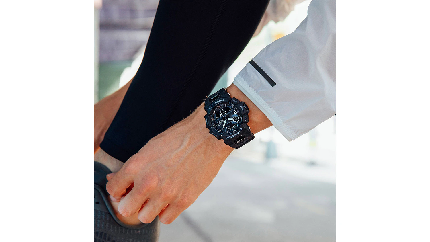 Hodinky Casio GBA-900-1AER G-SHOCK na ruke