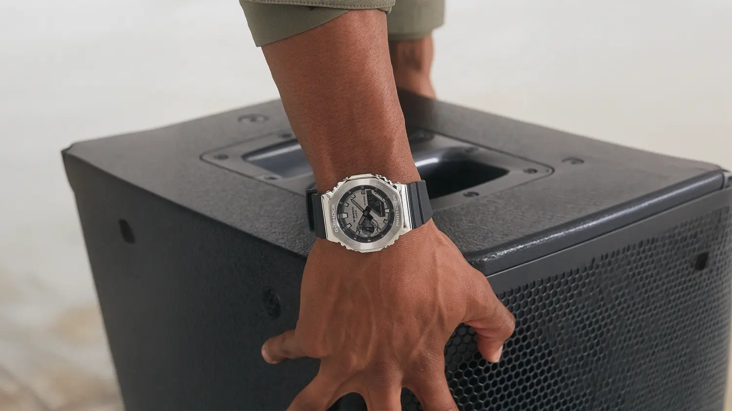 N&aacute;ramkov&eacute; hodinky Casio G-SHOCK GM-2100-1AER na z&aacute;p&auml;st&iacute;