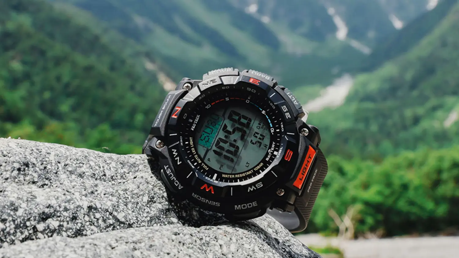 Hodinky Casio PRO TREK PRG-340-1ER na skále v přírodě