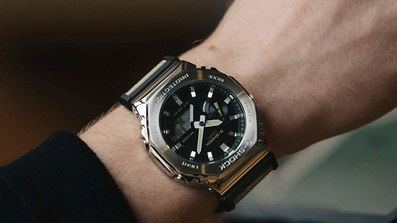 Hodinky Casio G-SHOCK GM-2100C-5AER na ruke muža