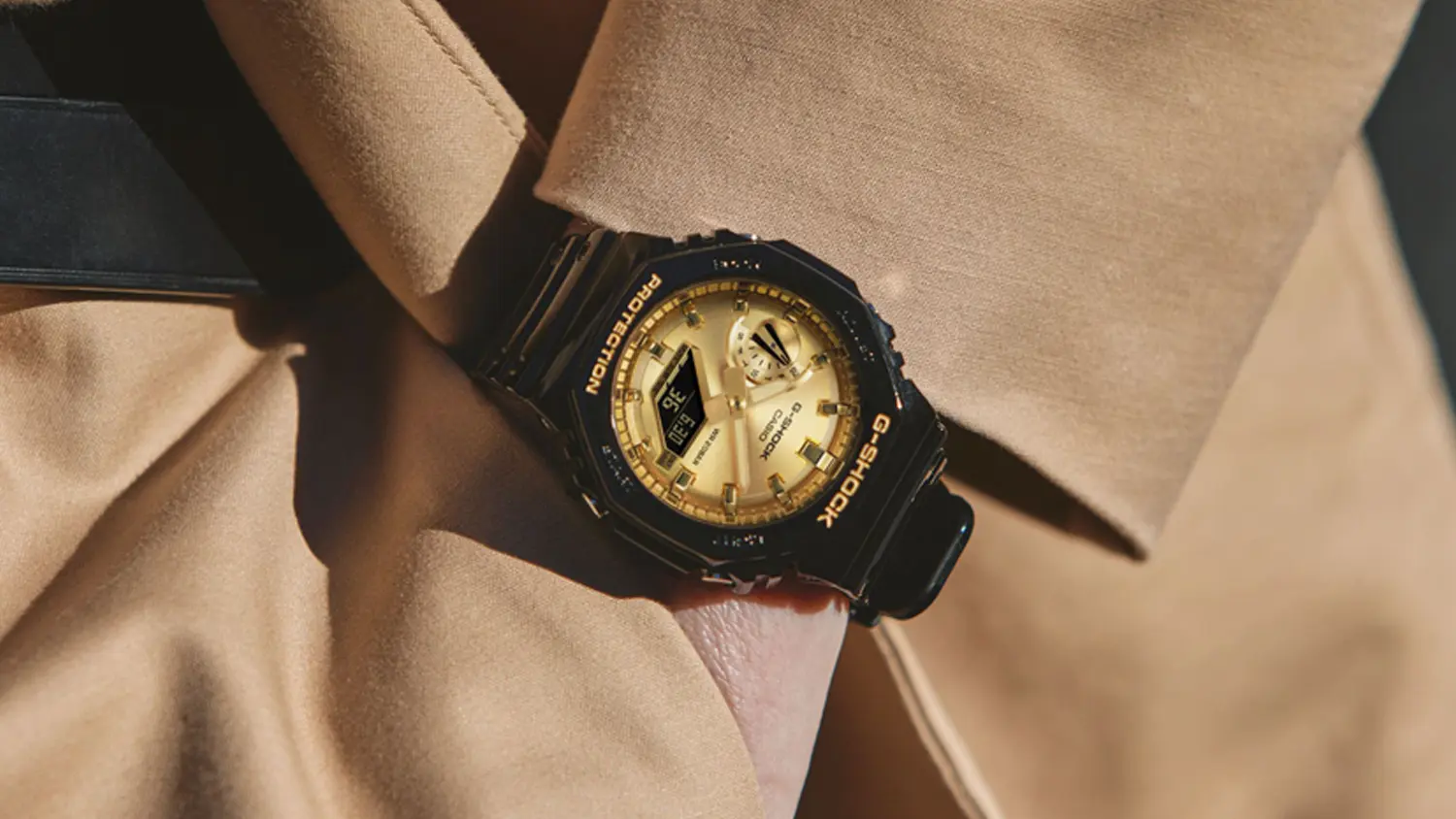 N&aacute;ramkov&eacute; hodinky Casio GA-2100GB-1AER G-SHOCK na p&aacute;nskej ruke