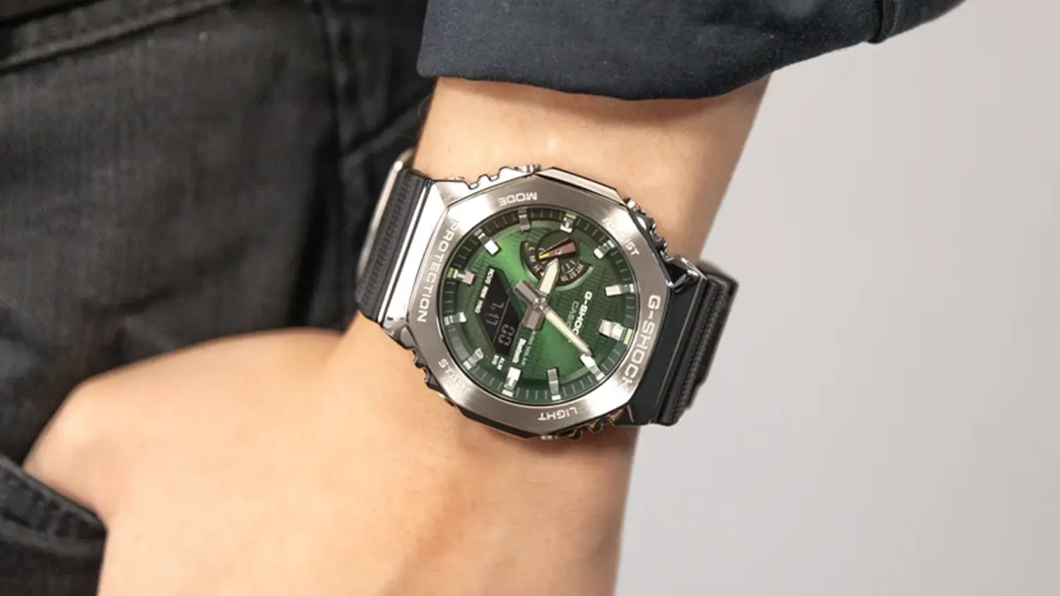 Hodinky Casio GBM-2100A-1A3ER na p&aacute;nskej ruke