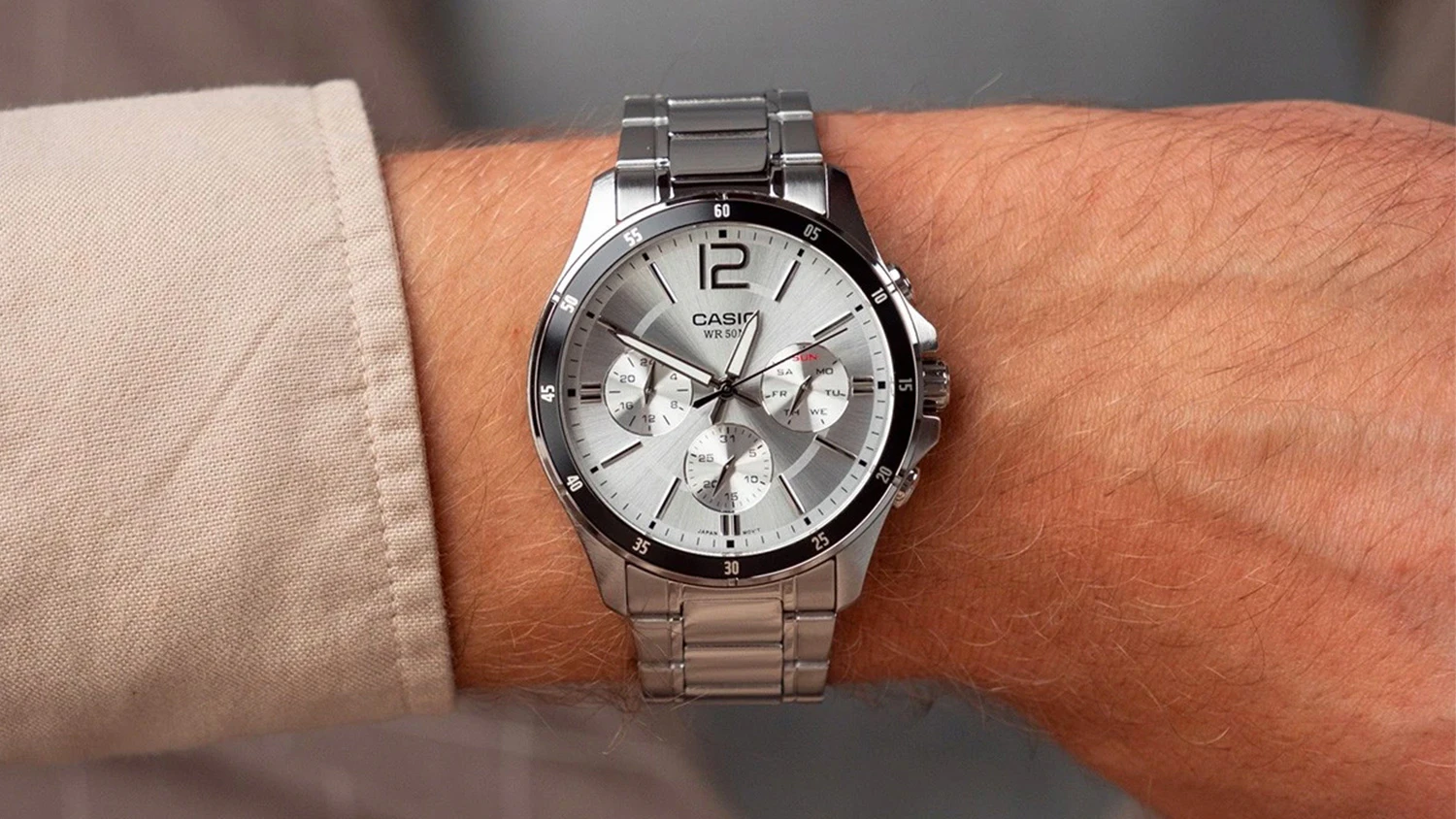 Pánské náramkové hodinky Casio MTP-1374PD-7AVEF na ruce