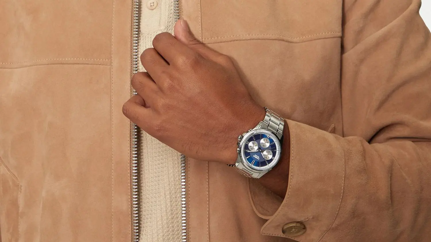Elegantní hodinky Casio MTP-1375PD-2A1VEF na zápěstí