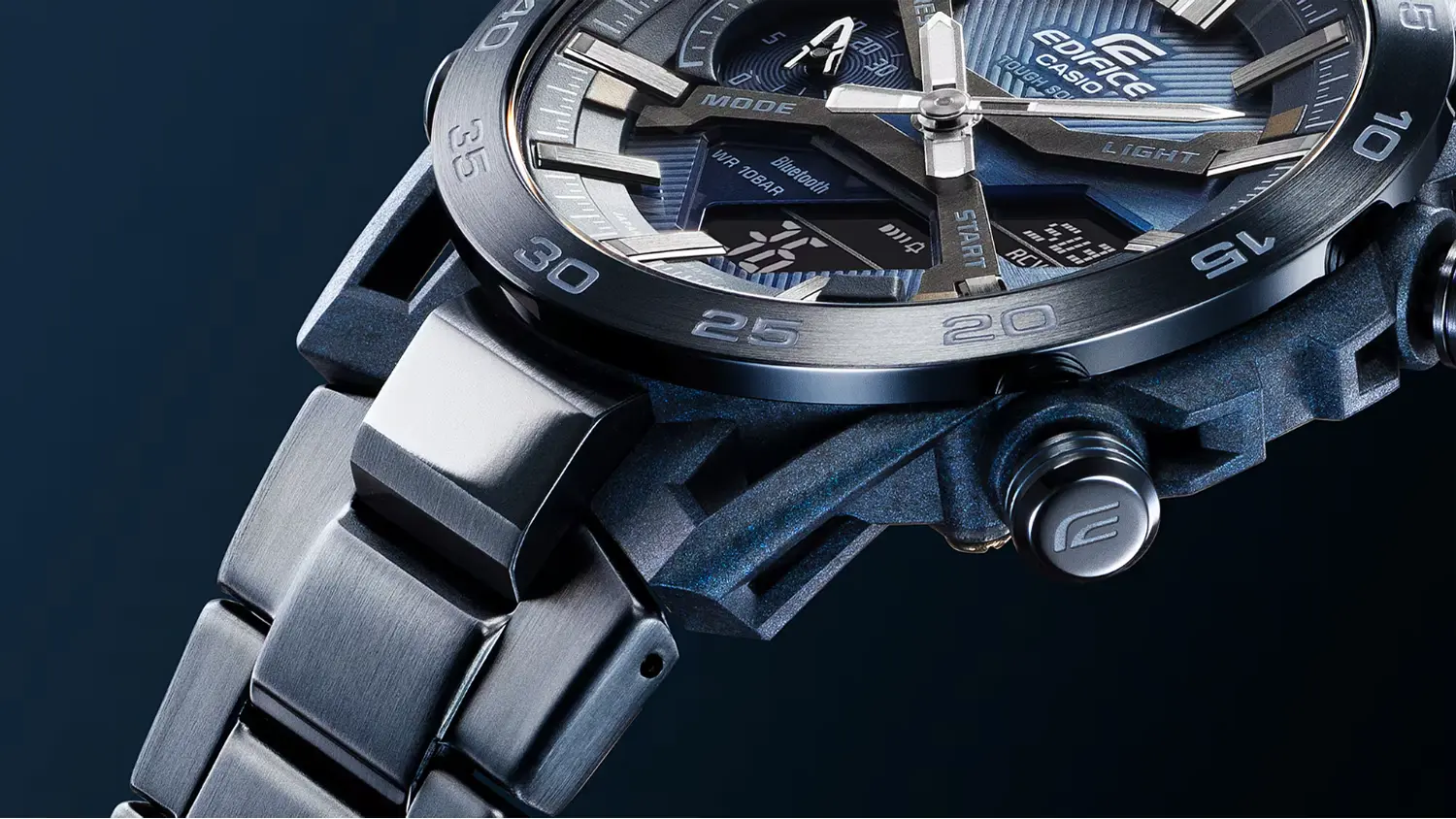 Detail na pouzdro a řemínek hodinek Casio ECB-2000CB-2AEF EDIFICE