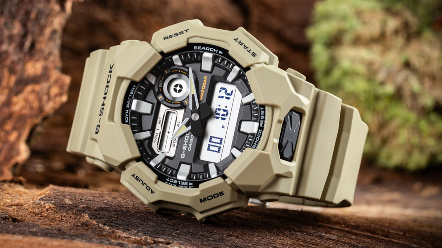 hodinky Casio GA-010-5AER G-SHOCK na dřevu