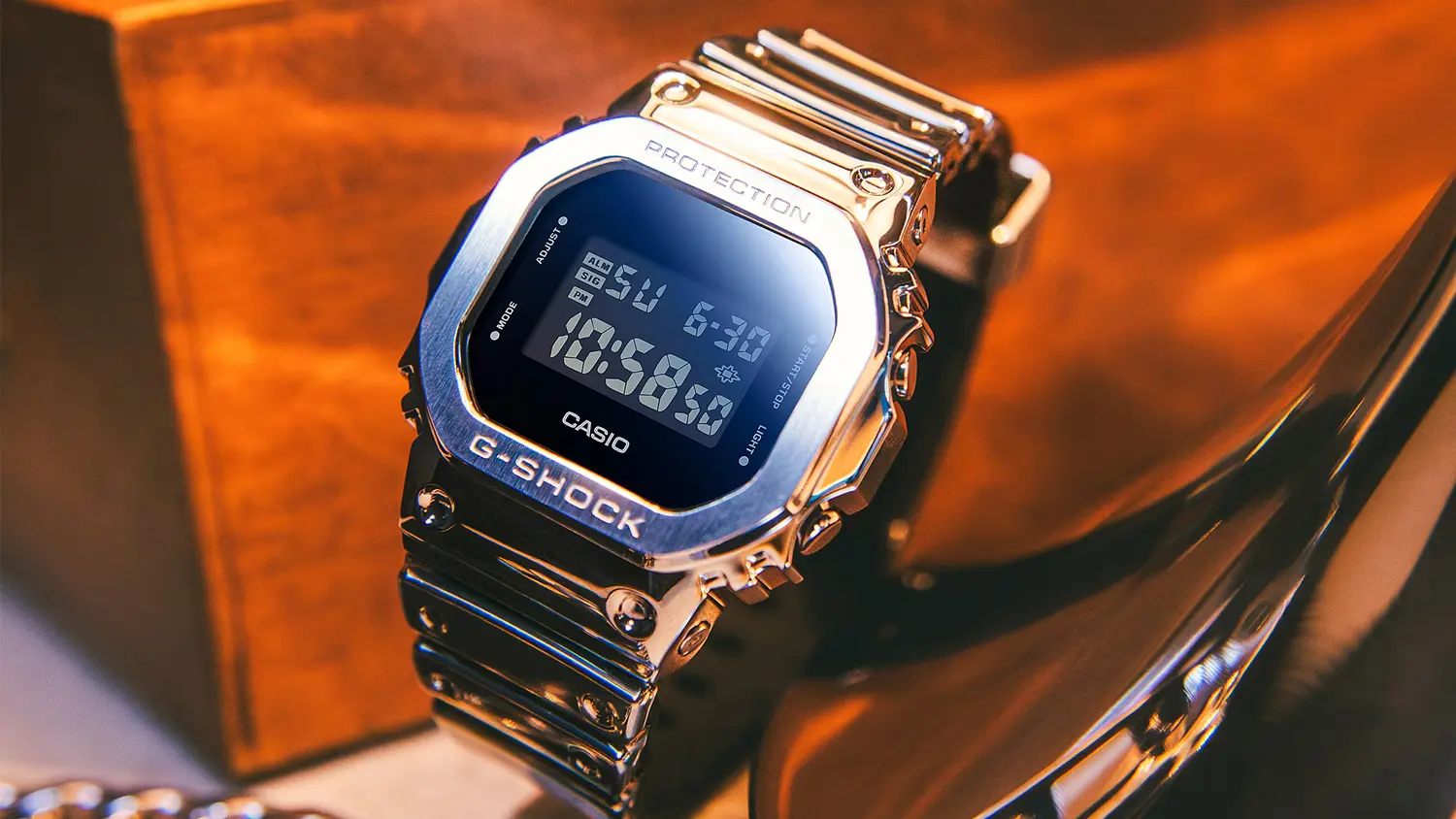 Vystaven&eacute; hodinky Casio G-SHOCK GM-5600YM-8ER