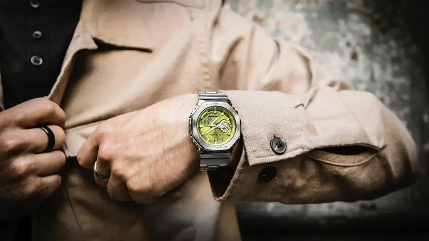 P&aacute;nske n&aacute;ramkov&eacute; hodinky Casio GM-2110D-3AER G-SHOCK na ruke