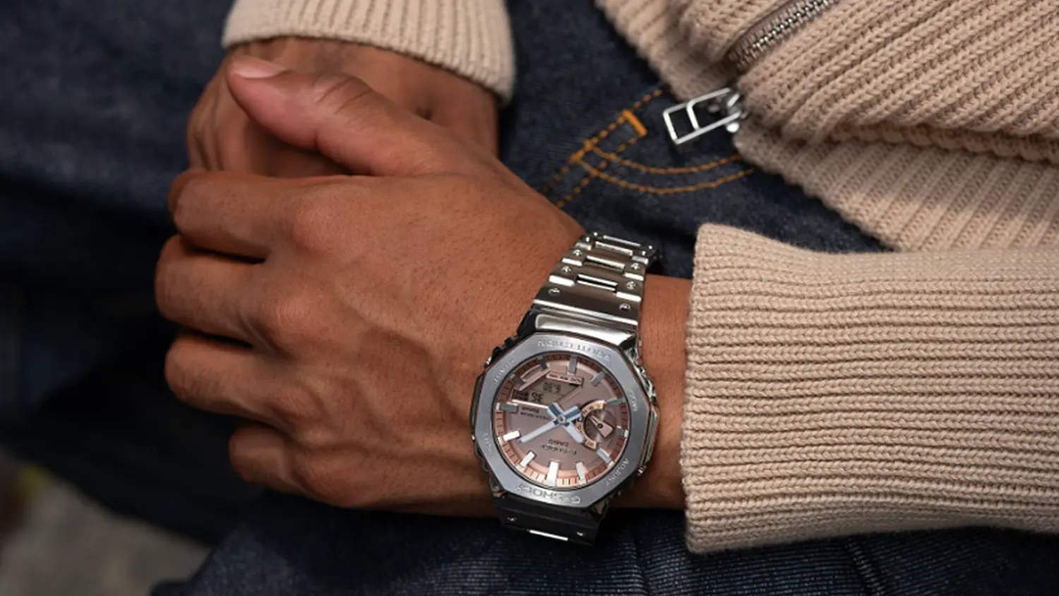 Hodinky Casio GM-B2100AD-5AER G-SHOCK na ruke