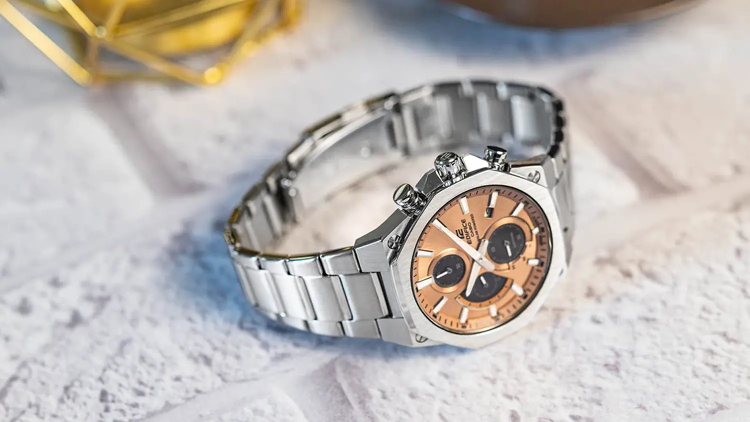Solárne napájanie a vodotesnosť hodiniek Casio