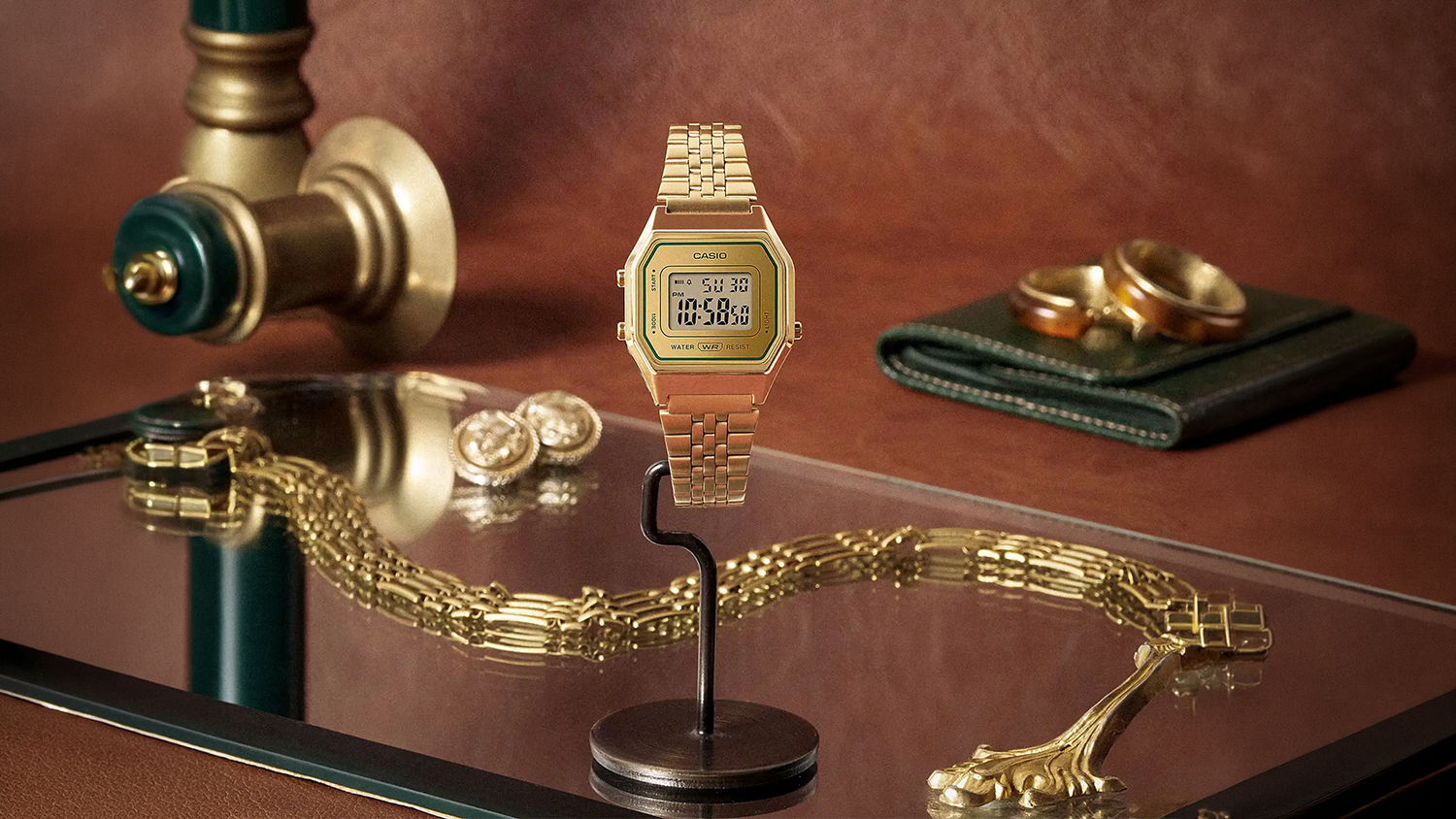 Dámske náramkové hodinky Casio LA680WEGV-9AEF (007) vystavené vo vitríne