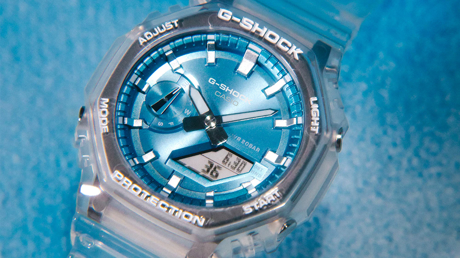 Detail ciferníka a priehľadného remienka hodiniek Casio GA-2100BM-7A2ER G-SHOCK