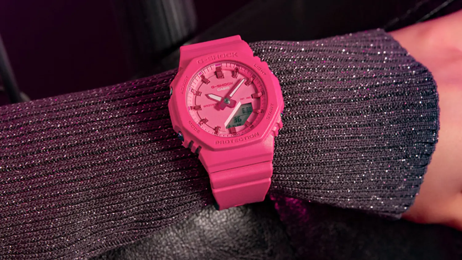 N&aacute;ramkov&eacute; hodinky Casio GMA-P2100PP-4AER G-SHOCK na d&aacute;mskej ruke