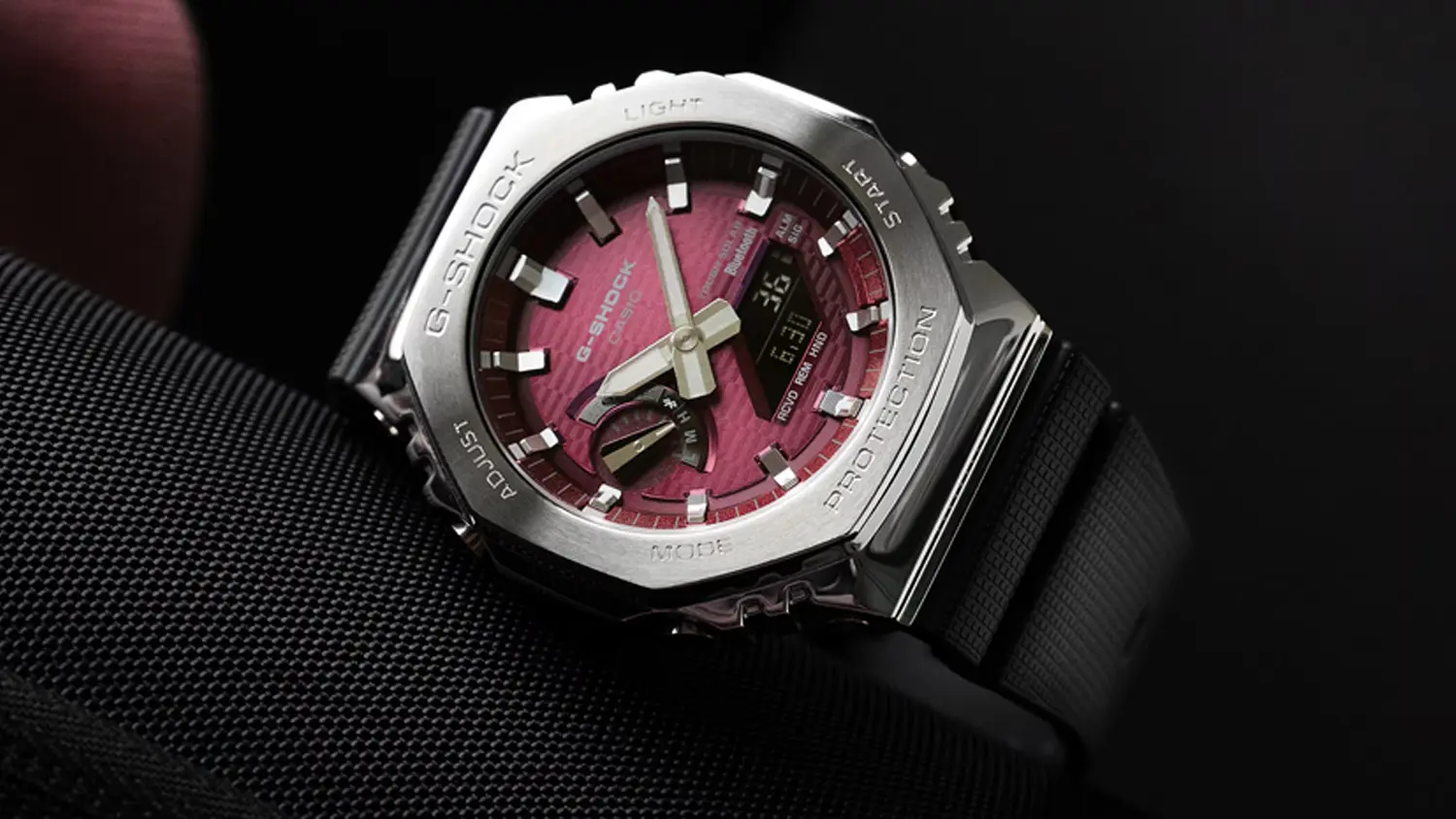 Hodinky Casio GBM-2100A-4BER na oblečen&iacute;