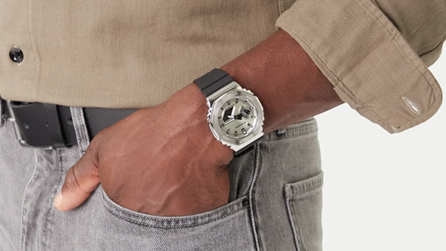 Hodinky Casio GBM-2100A-8BER na p&aacute;nskej ruke