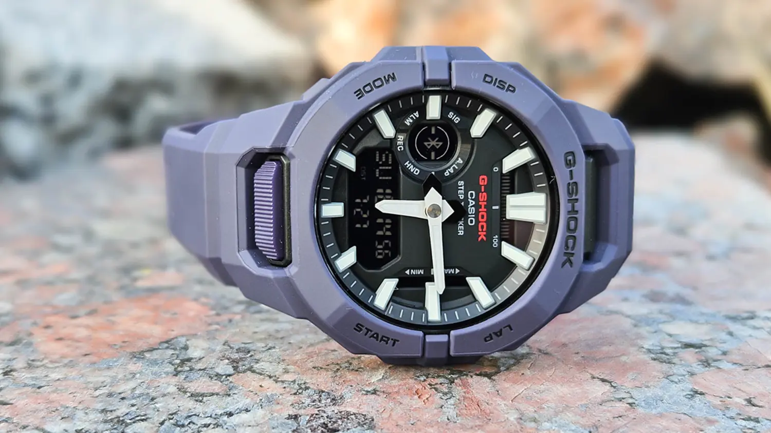 Detail kon&scaron;trukcie p&aacute;nskych hodiniek Casio GBA-950-2AER s krokomerom