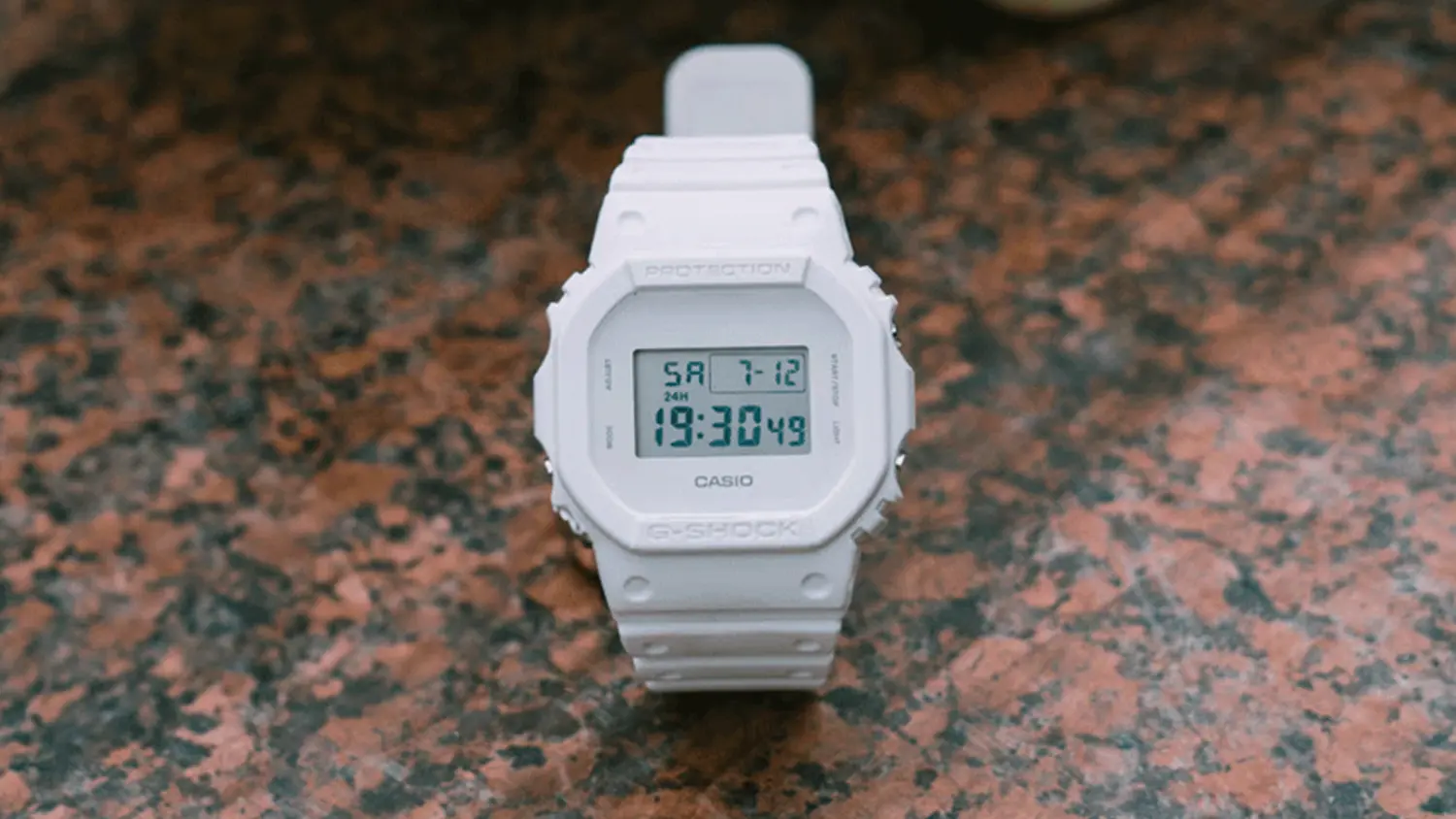 Digit&aacute;lne hodinky G-SHOCK DW-5600WW-7