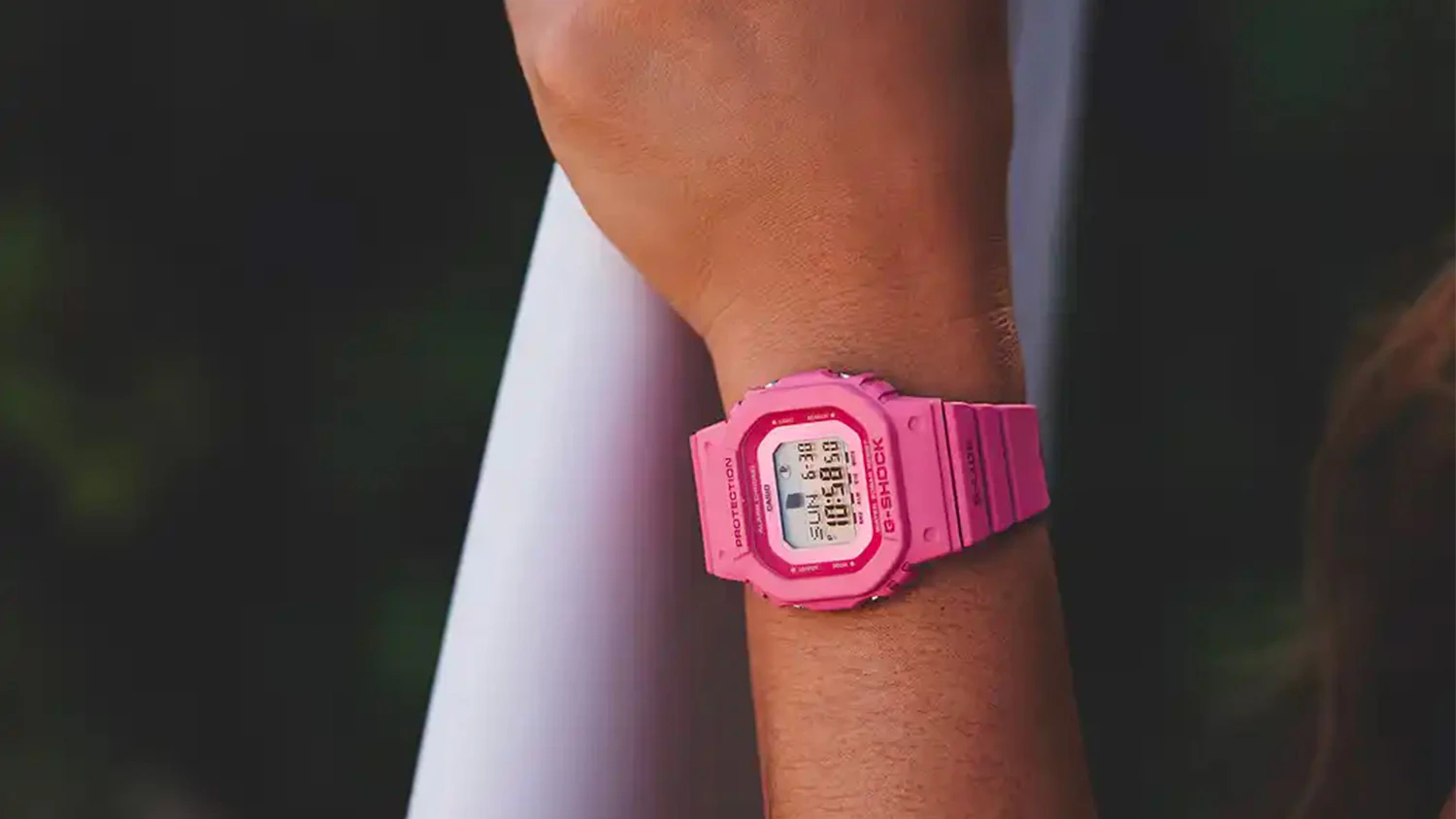 Náramkové hodinky Casio GLX-S5610-4ER na zápästí
