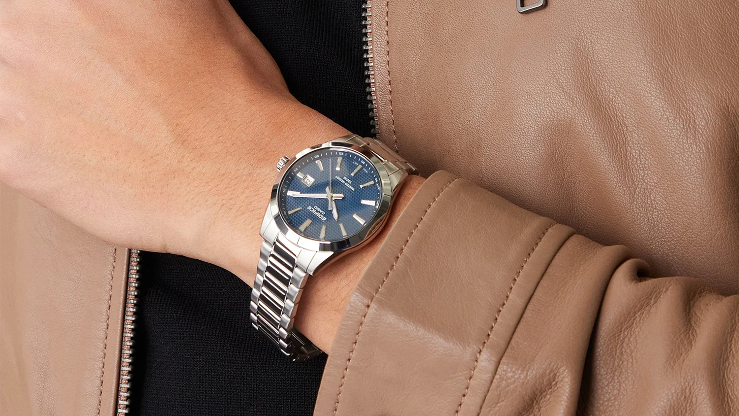 Náramkové hodinky Casio EFV-160D-2AVUEF na zápěstí