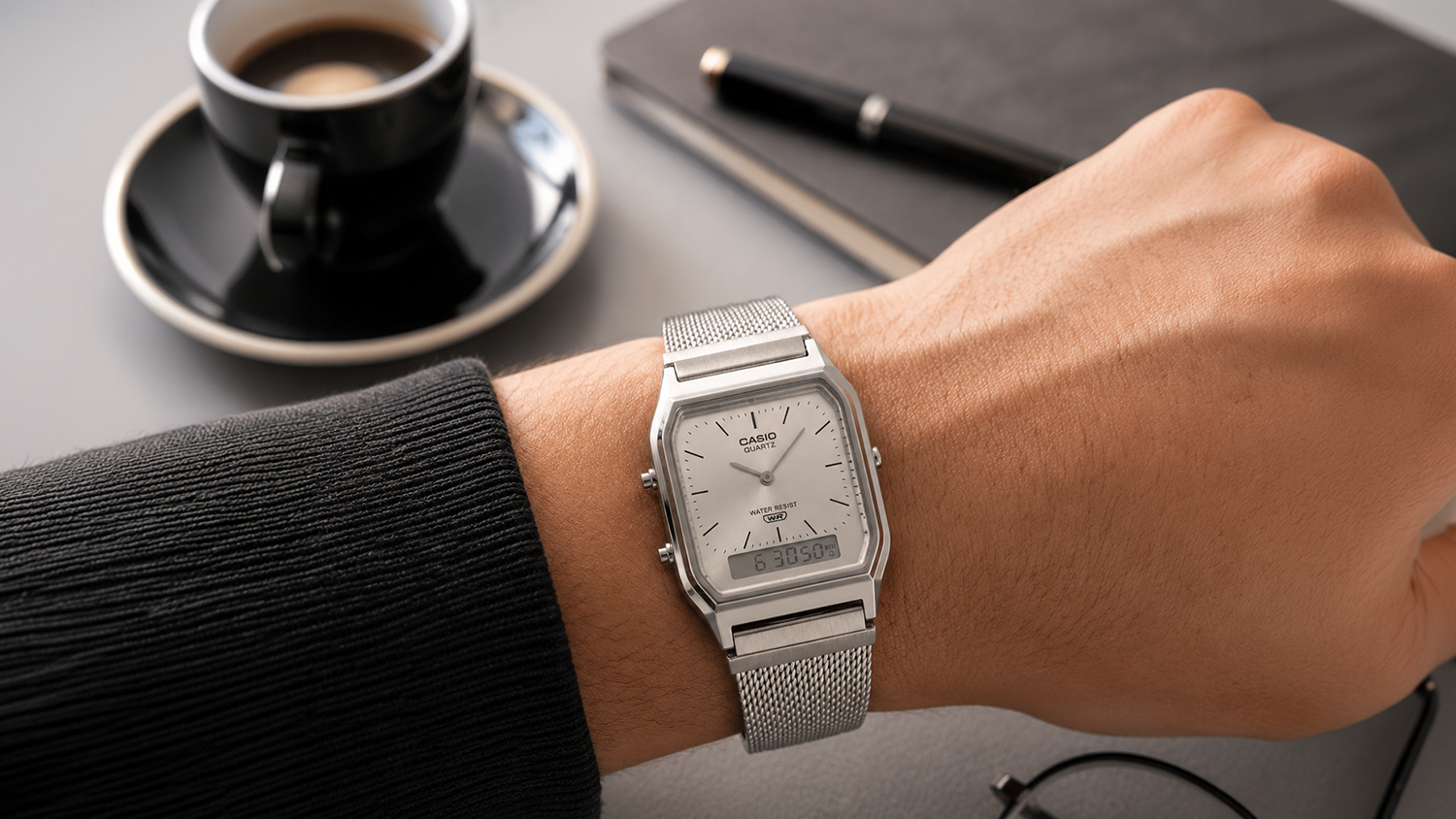 Nuž s hodinkami Casio AQ-230EM-7AEF (001) na ruce