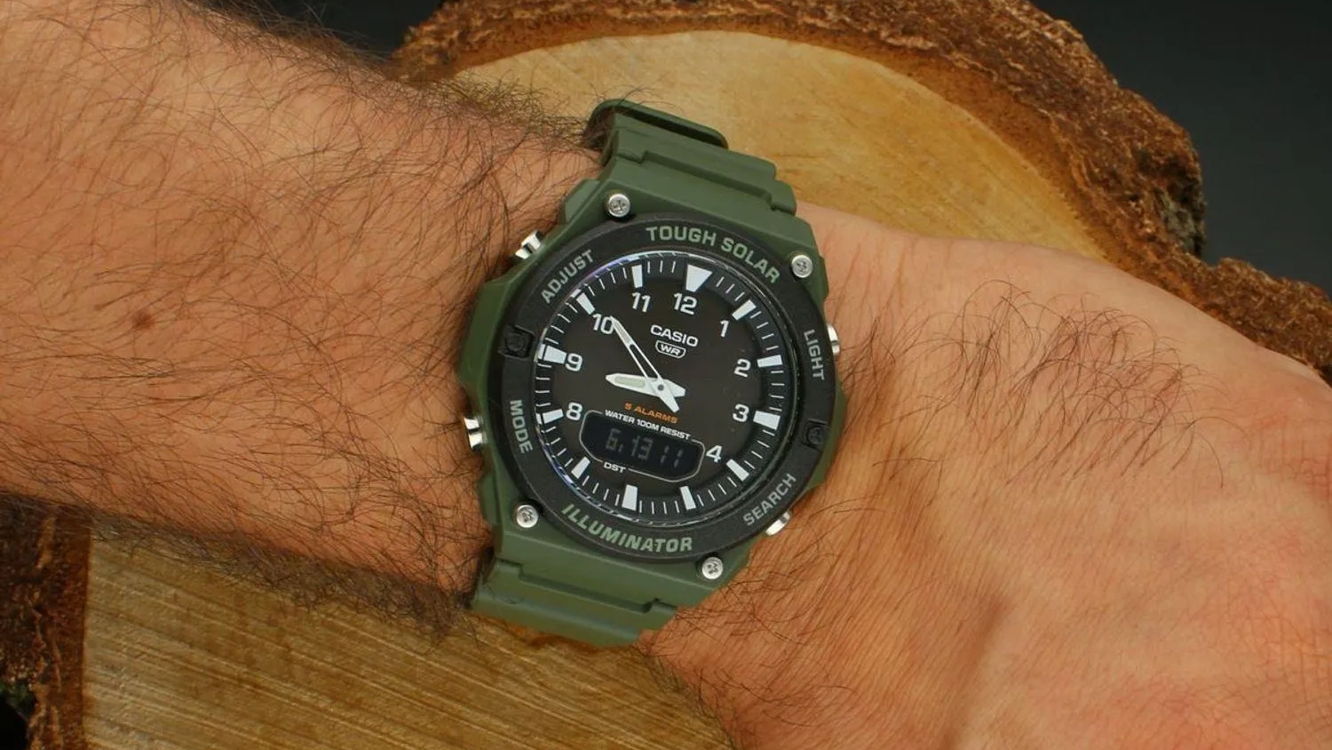 P&aacute;n nos&iacute; p&aacute;nske n&aacute;ramkov&eacute; hodinky Casio AQ-S820W-3BVEF