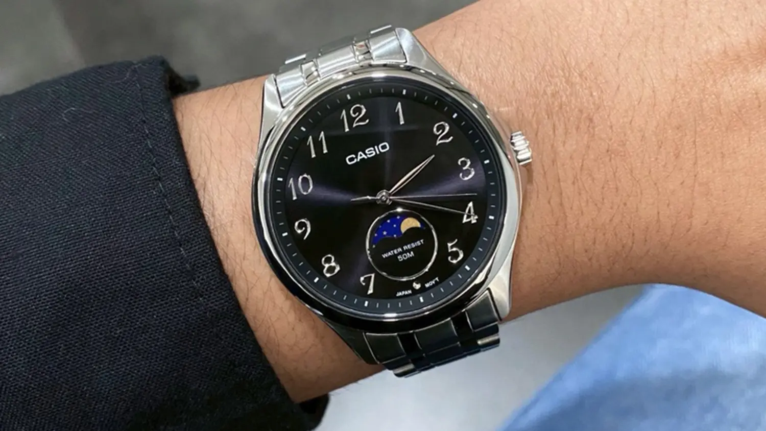 N&aacute;ramkov&eacute; hodinky Casio MTP-M110D-1AVER na z&aacute;p&auml;st&iacute;
