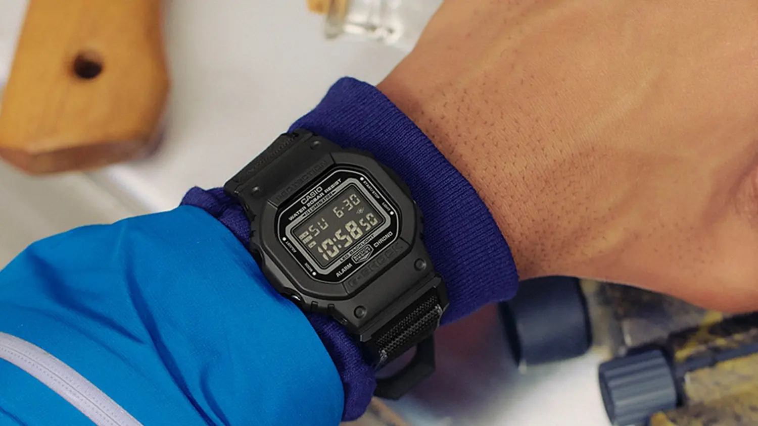 Hodinky Casio G-SHOCK DW-5600MNC-1ER na ruce