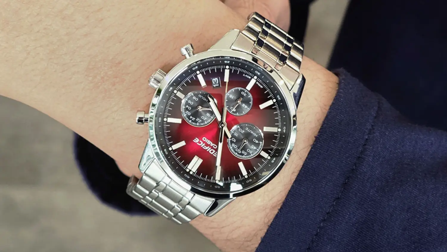 Pánské náramkové hodinky Casio EFR-575D-4AEF na ruce