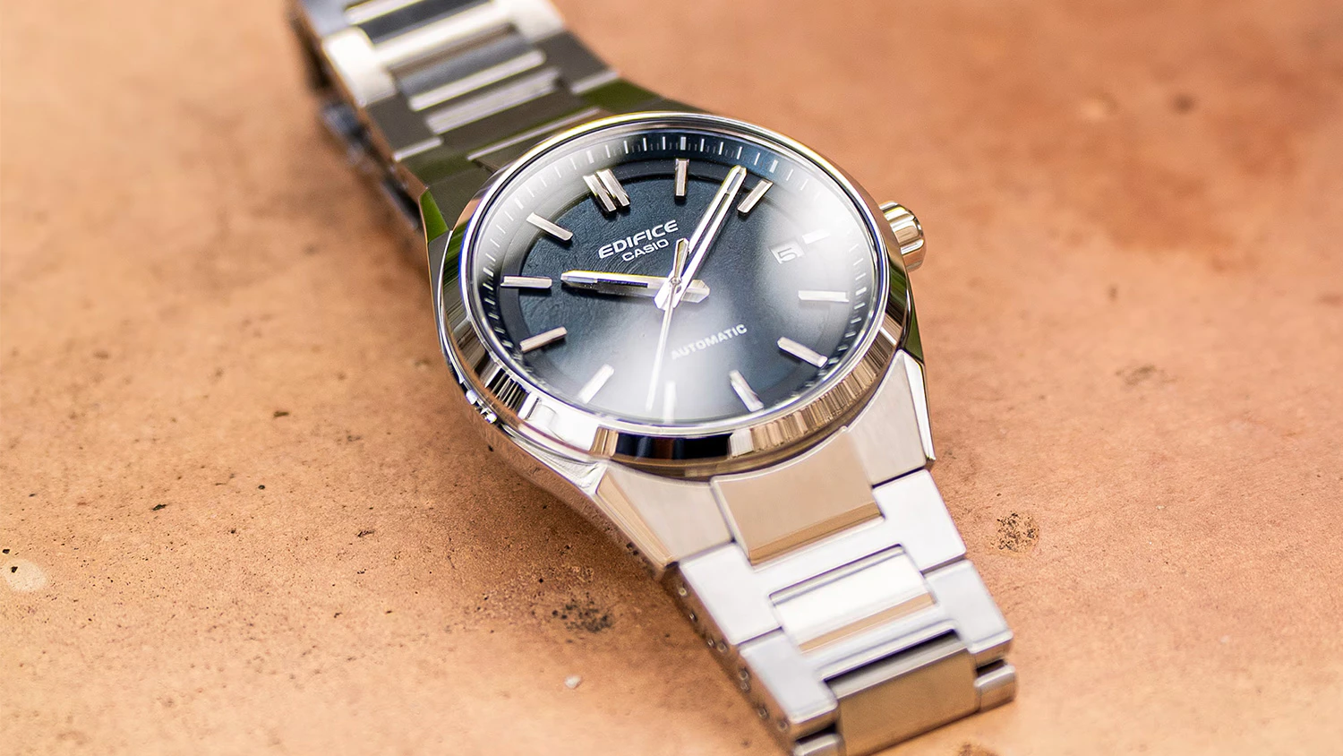 Hodinky Casio EFK-110D-2AER na kameni