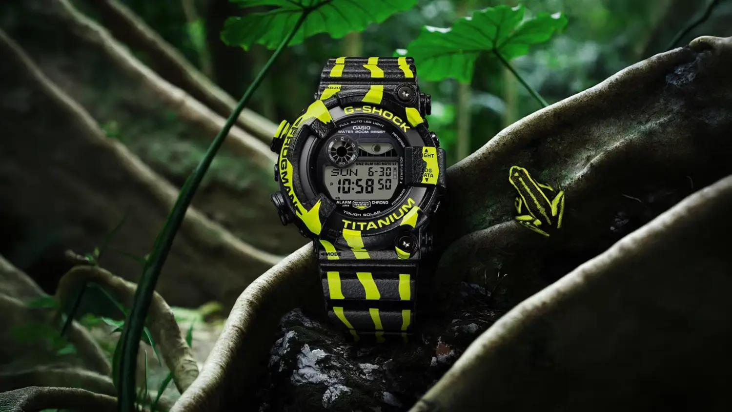 P&aacute;nske n&aacute;ramkov&eacute; hodinky Casio GW-8200TPF-1ER G-SHOCK v&nbsp;pralese so&nbsp;žabkou