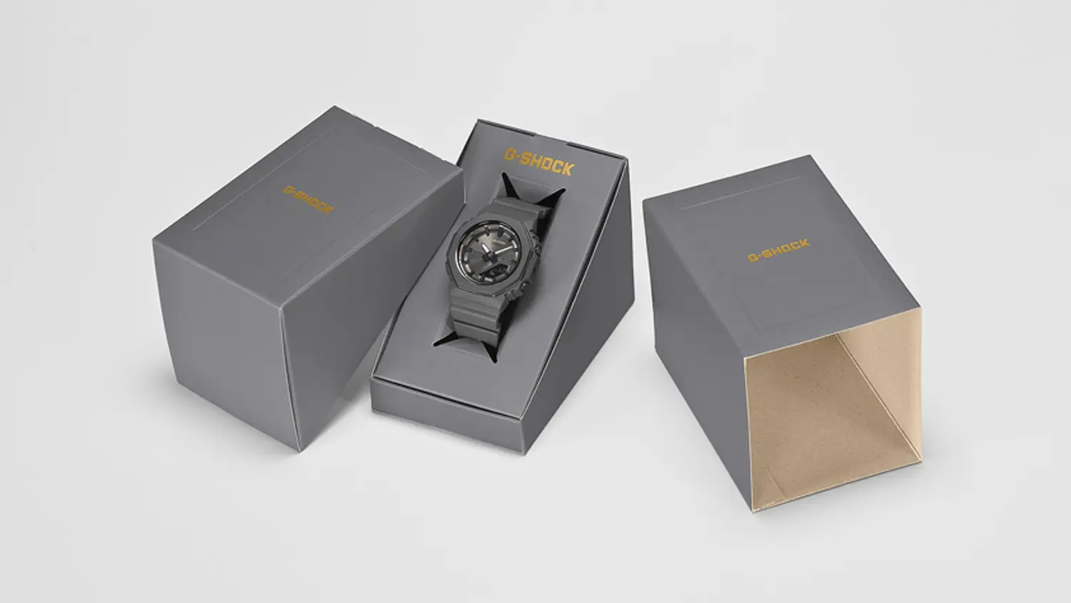 Rozbalen&aacute; krabička s hodinkami Casio GMA-P2126W-8AER