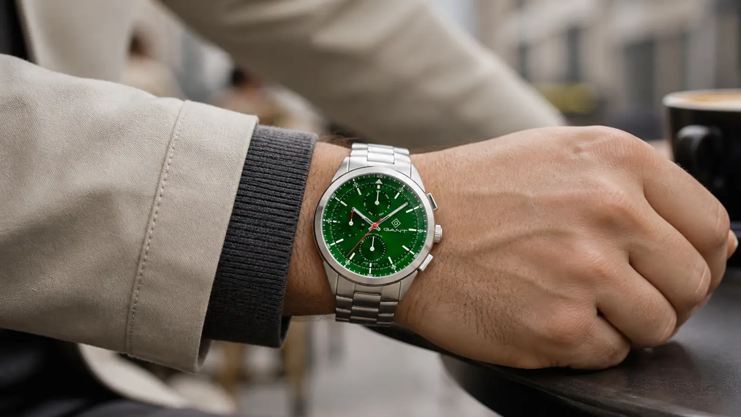 Pánské hodinky Gant Webster G188003 na ruce muže.