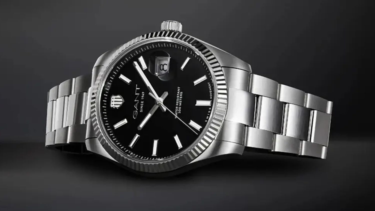 Pánské náramkové hodinky Gant Prestige P106001 položené na stole