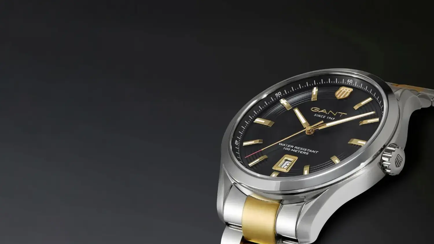 Pánské hodinky GANT Prestige P415003 na černém pozadí.