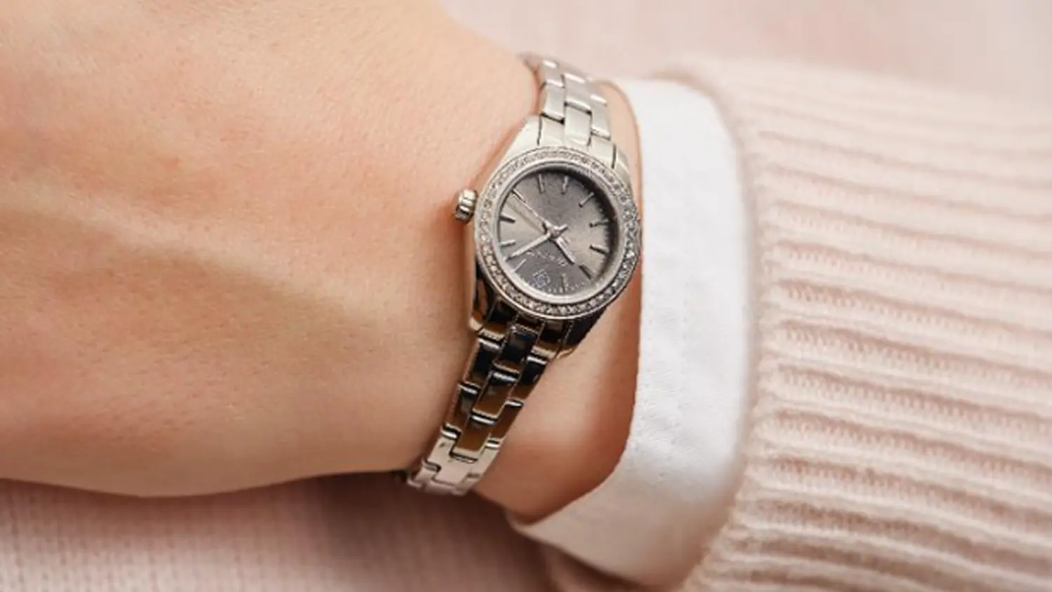 Dámské náramkové hodinky GANT G194101 FAIRHAVEN BIJOU na ruce