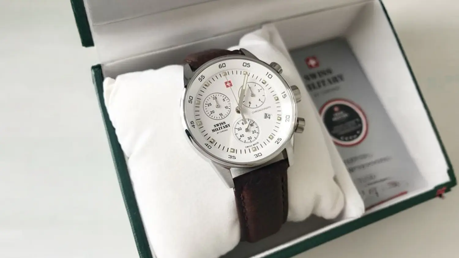 Unisex náramkové hodinky Swiss Military SM34005.04 v otevřené originálním balení.