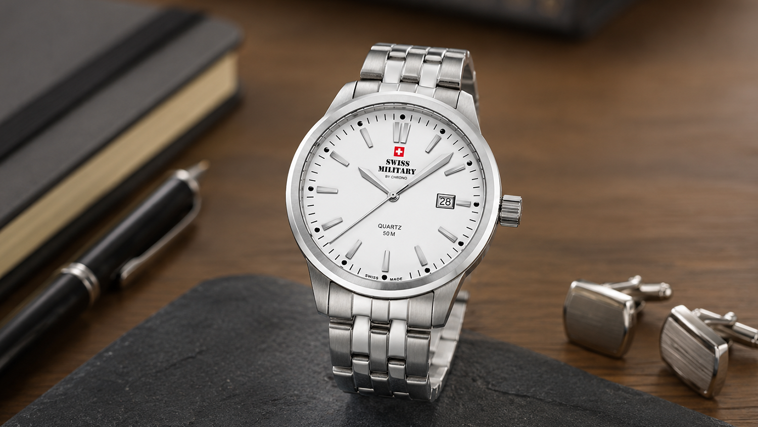 Pánské hodinky Swiss Military by Chrono SMP36009.02 položené na stole