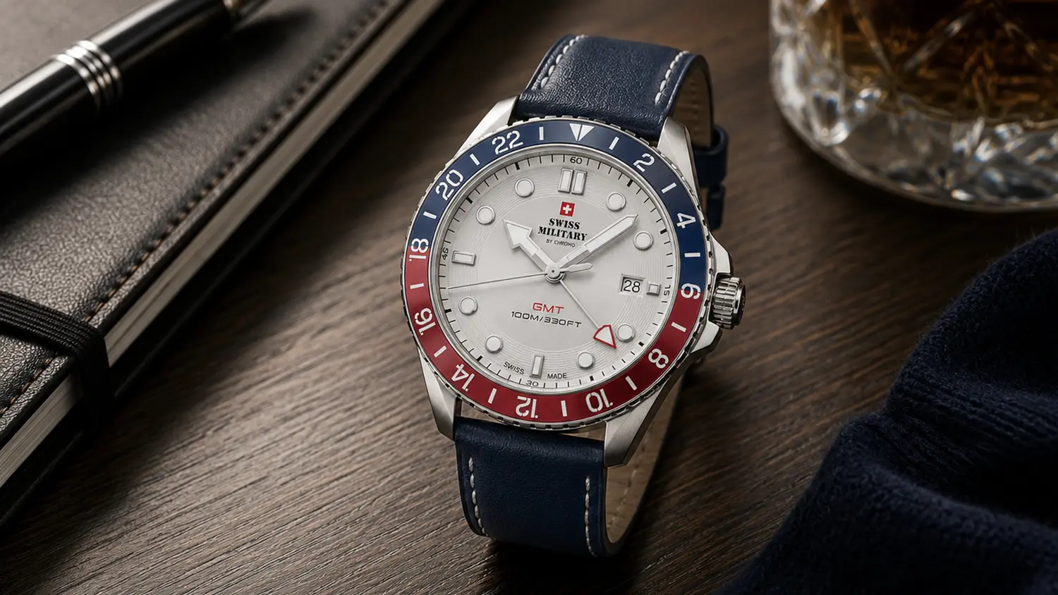 Pánské hodinky Swiss Military SM34095.05 položené na stole.