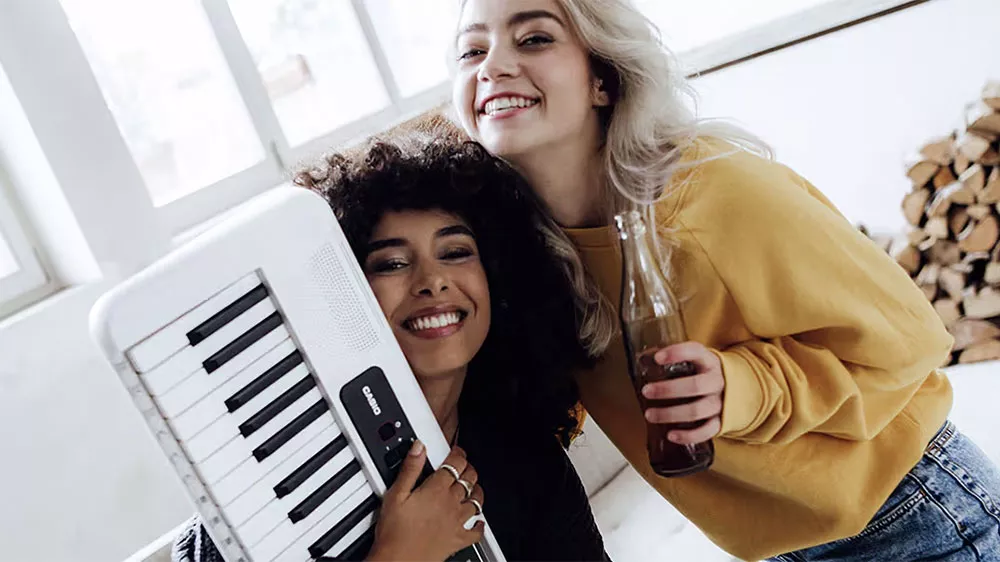 Kl&aacute;vesy Casio CT S200 WE ženy s kl&aacute;vesami_03
